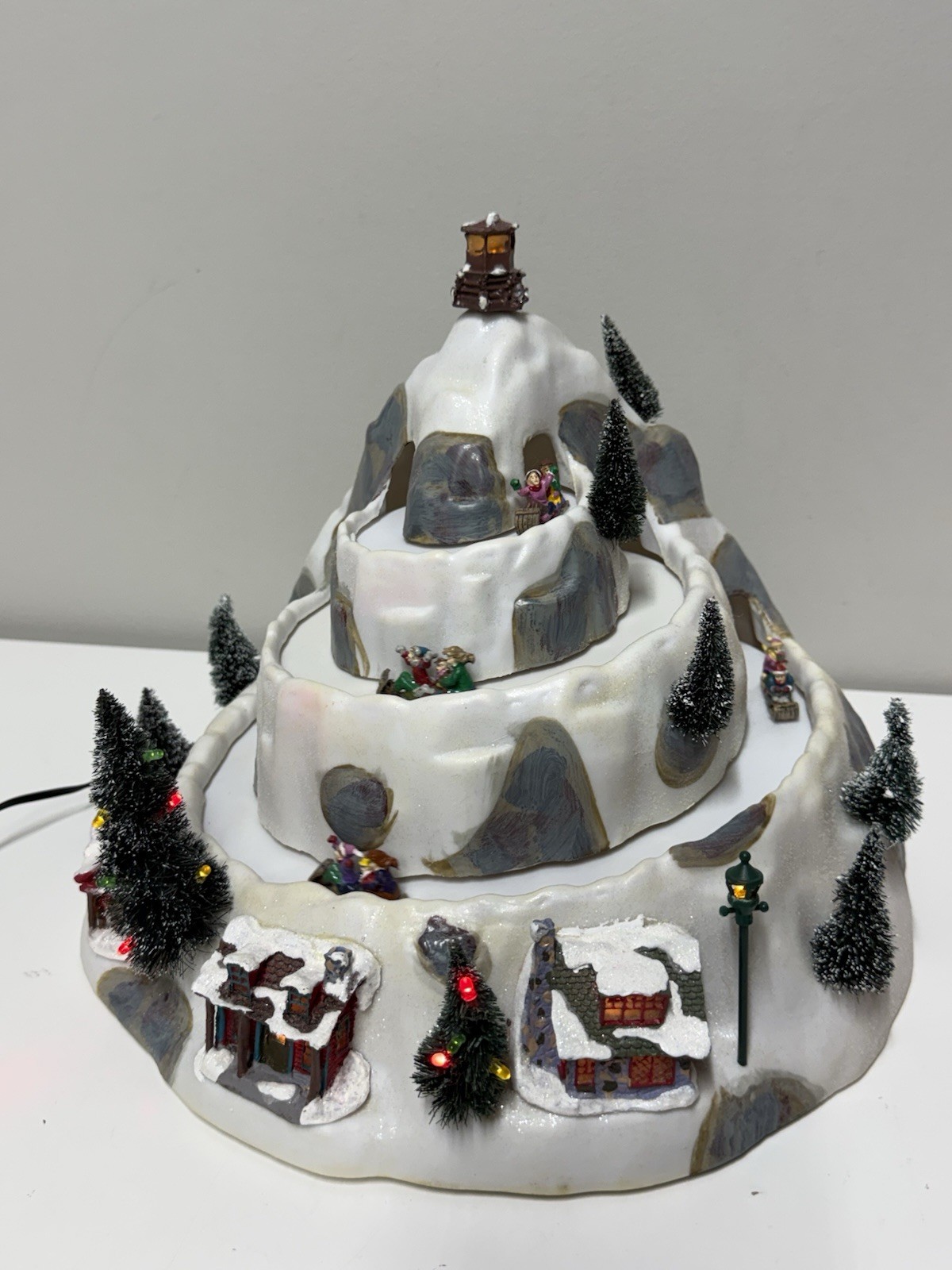 Mr Christmas Winter Wonderland Holiday Hill Musical Animated Lights Up WORKS