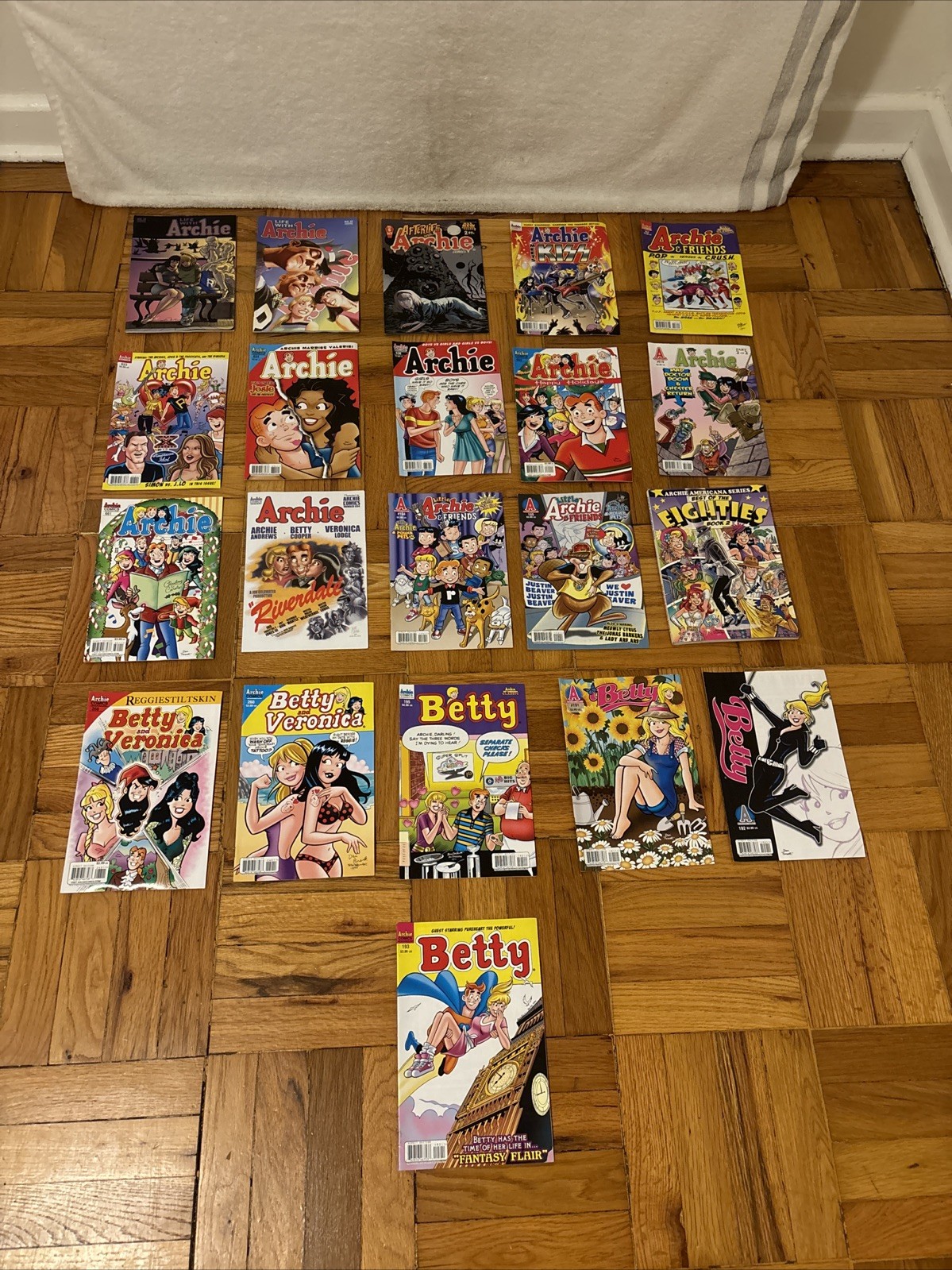 Lot of 21: The World of Archie/ Betty & Veronica  Comics 2010s 