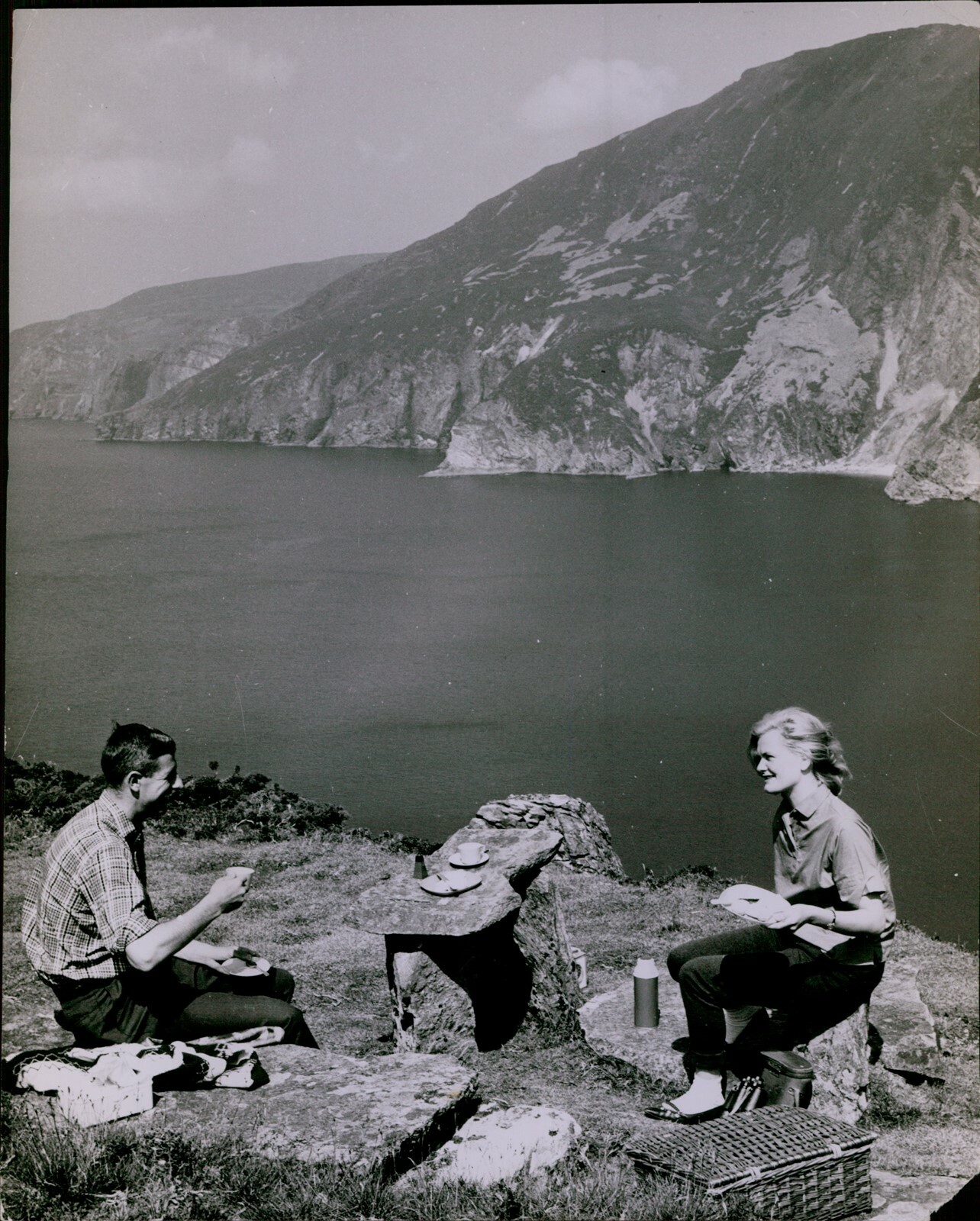 LG830 1963 Original Photo IRISH AFTERNOON PICNIC Beautiful Countryside Tea Time
