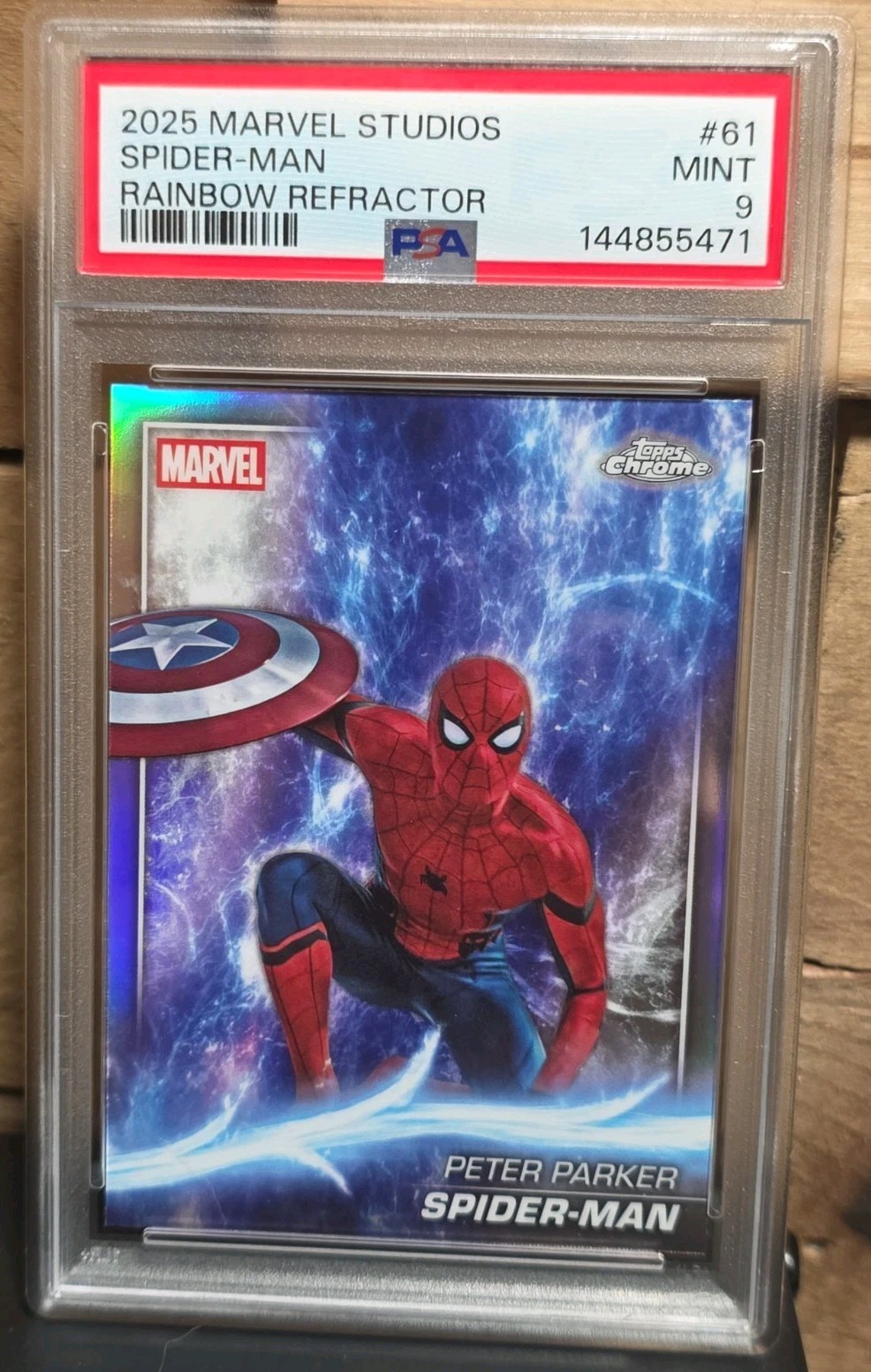 2025 MARVEL STUDIOS Card Topps SPIDER-MAN #61 RAINBOW REFRACTOR  PSA MINT 9