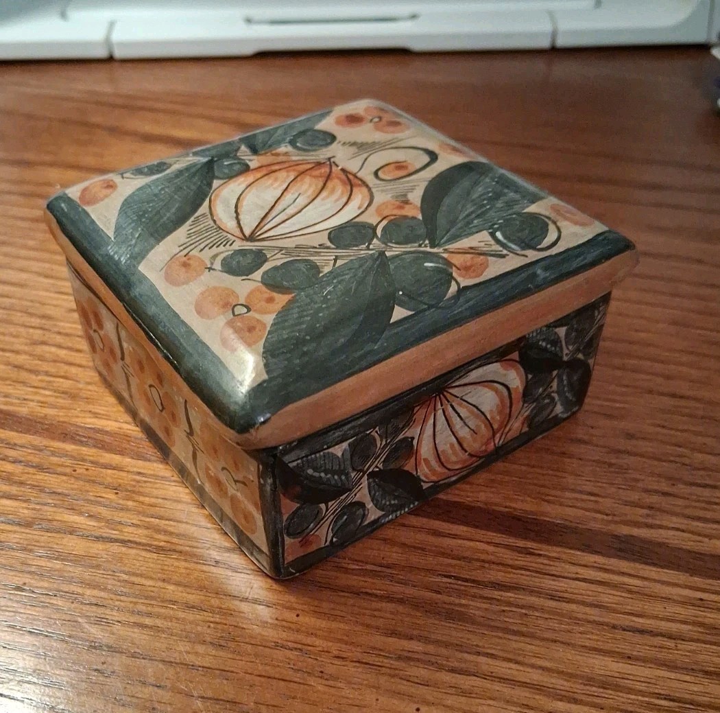 Vintage 1976 Signed Santiago Mexican Folk Art Pottery Trinket Box Clay Ladino