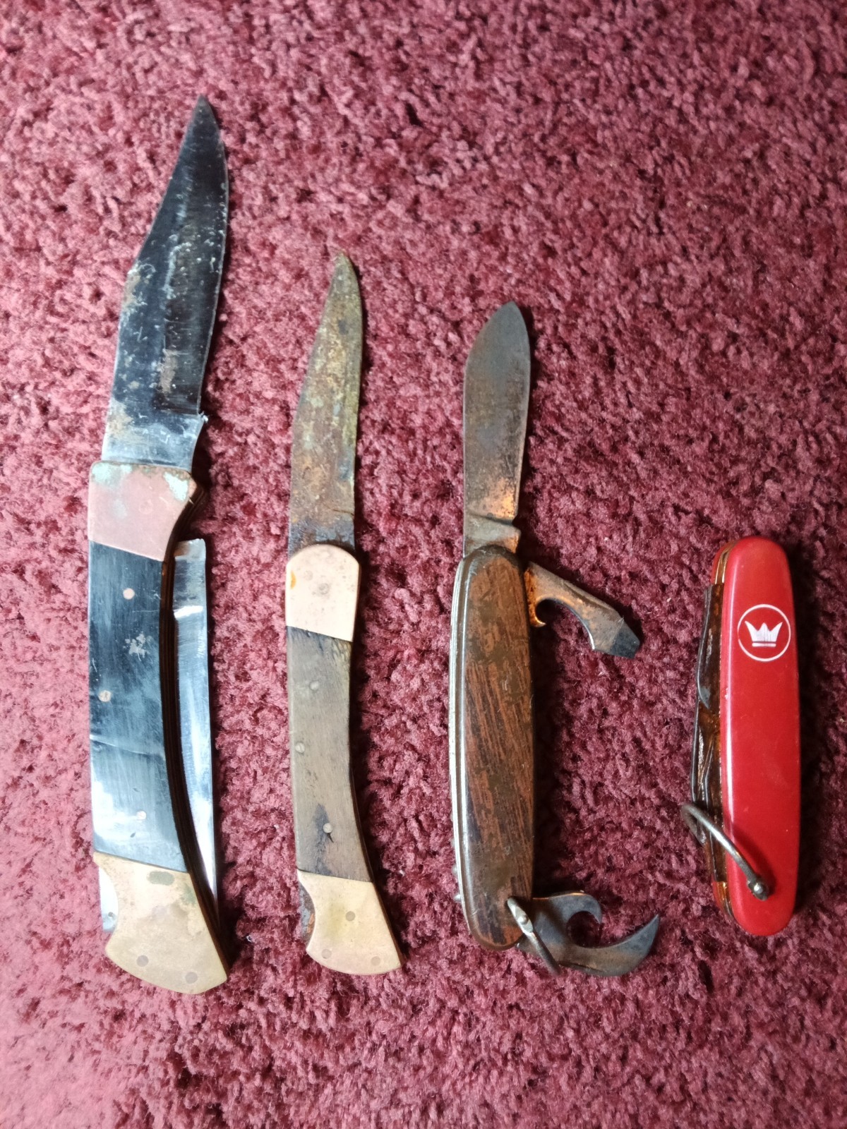 Lot Of 4 Knives Buck Knife + 3 Others Tried Cleaning See Disscription