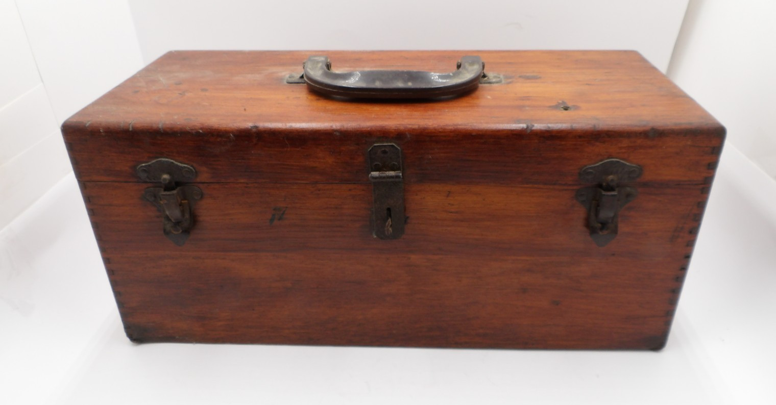 VTG Wooden Tool Box Antique Machinist Chest Dovetail Wood Case Latches Handle
