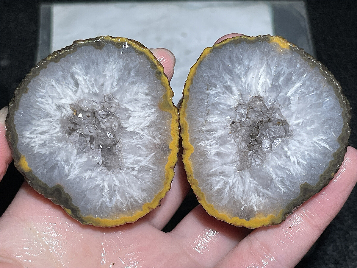 1Pair China Agate Hebei xuanhua natural Crystal Geodes collectible 136g D050