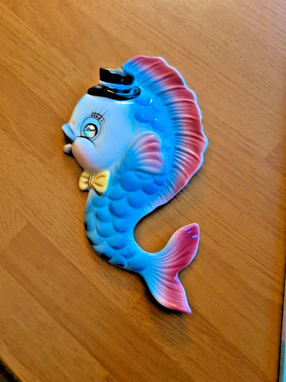 Vintage PY Fish Wall Plaque Hanging Top Hat Gem Eye Blue Red Ceramic Bathroom 🐟
