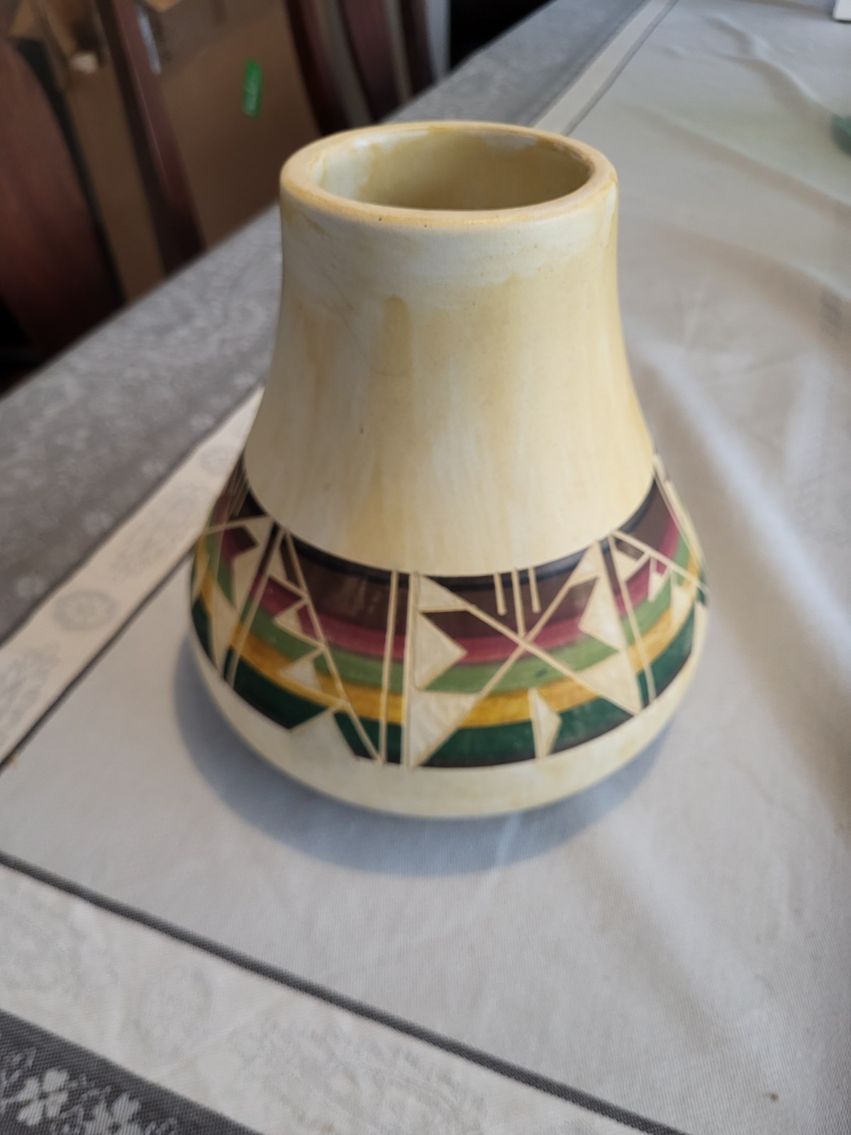 VINTAGE SIOUX INDIAN POTTERY VASE - SIGNED AMERICAN HORSE SP - RC - SD