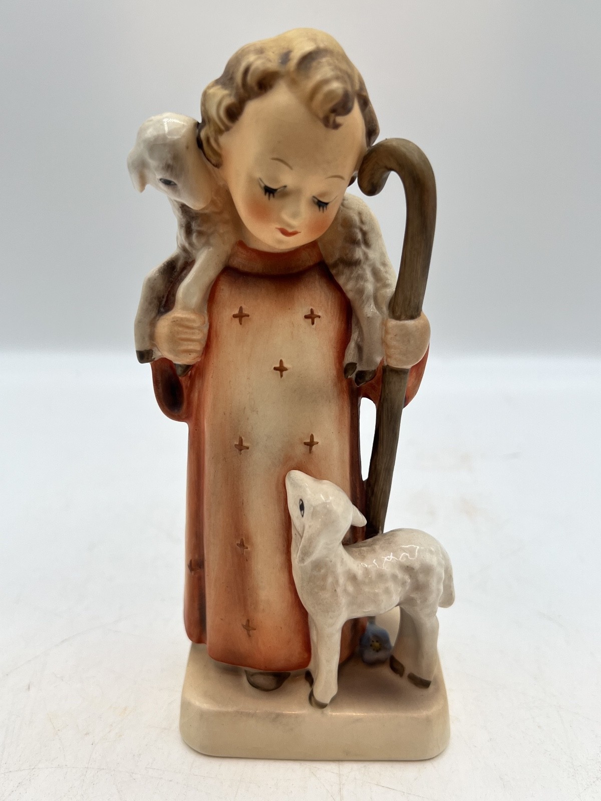 Hummel Goebel Figurine \'\'Good Shepeerd\'\' Hummel Goebel Figurine \'\'Good Shepeerd\'\'
