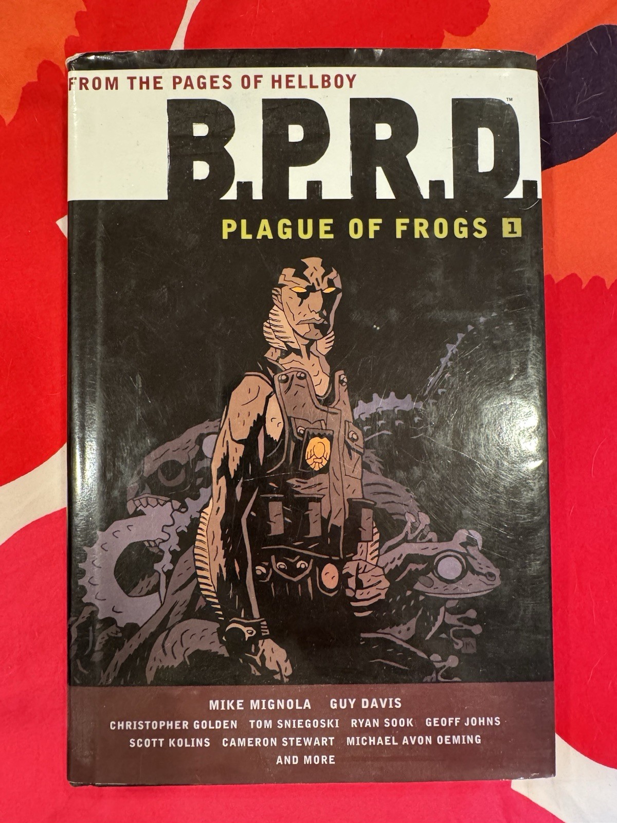 B.P.R.D. PLAGUE OF FROGS - Vol. 1 - HC - FIRST EDITION - Dark Horse - 2011 