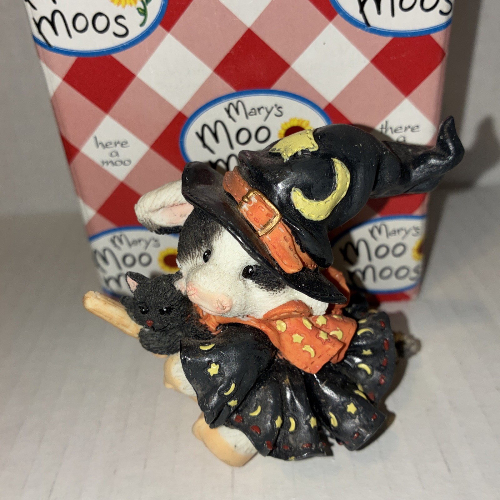NEW Enesco Mary’s Moos Halloween Witch Cow Figurine I Cast My Spell On Moo 1996