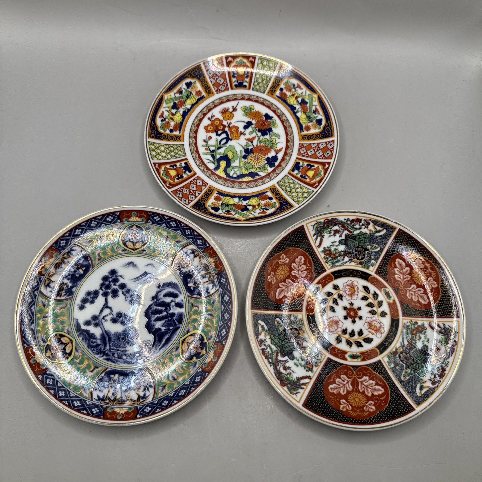 Vintage Japanese Imari Porcelain Wall Plaque Plates 6.5” - Set of 3