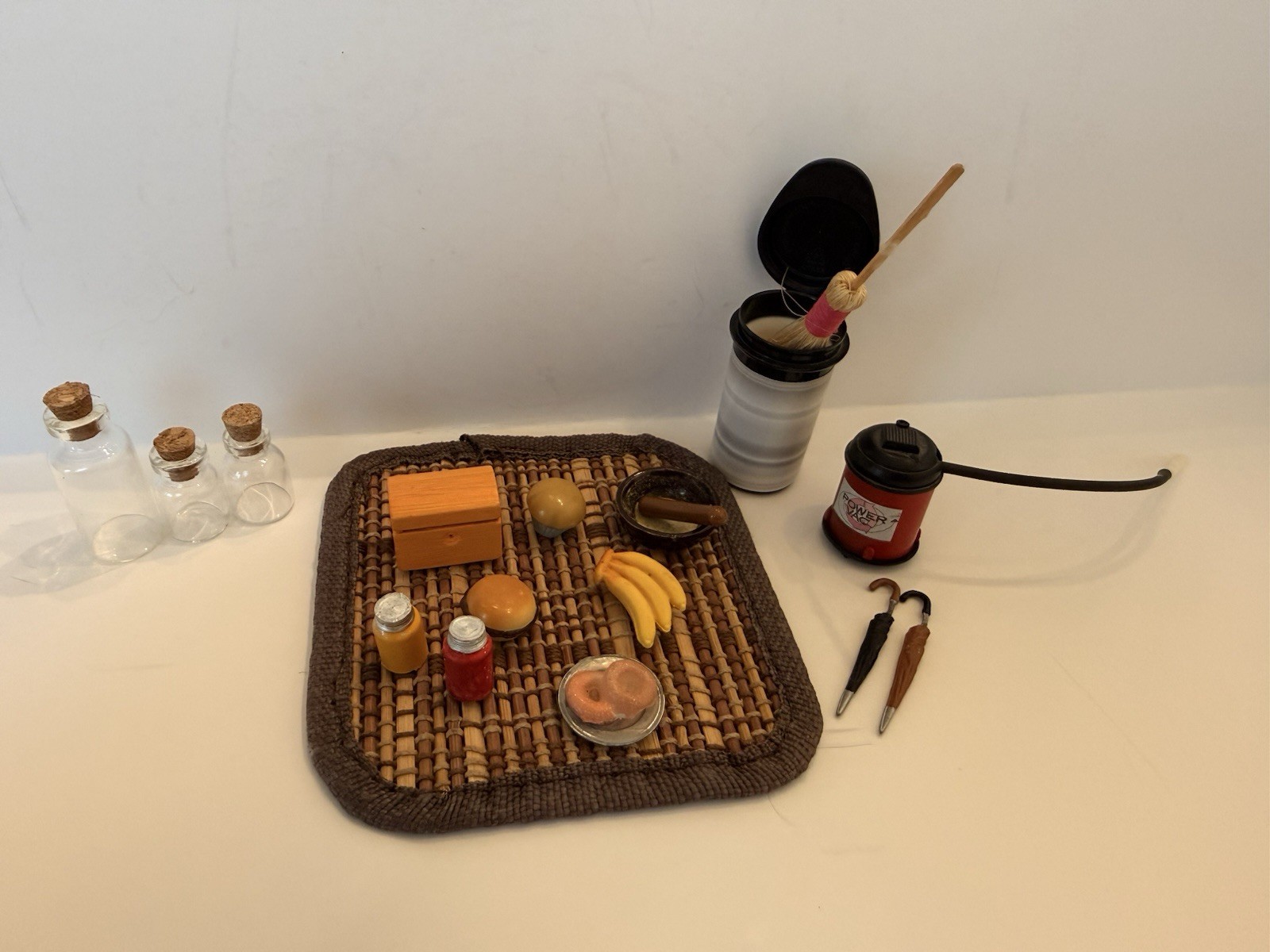 Dollhouse Miniature Accessories, Scale 1:12, Lot QQ, Please See All Pictures