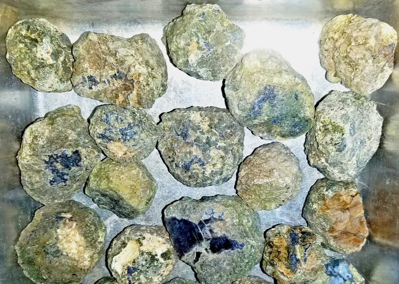 JoNGD: Each 1-lb LOT = (10 to 14 Rough Thunderegg HALVES)Tumbling Rocks Geode