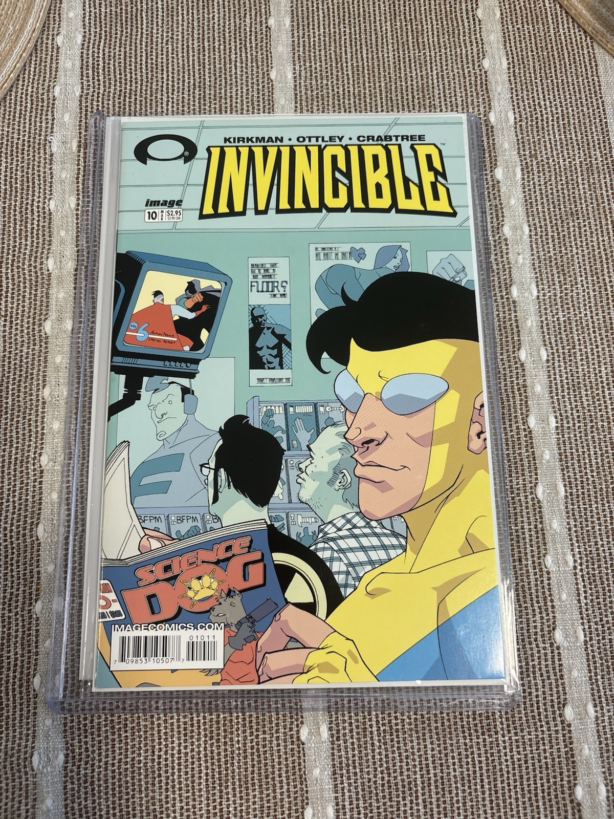 Invincible #10 (Image Comics Malibu Comics March 2004)