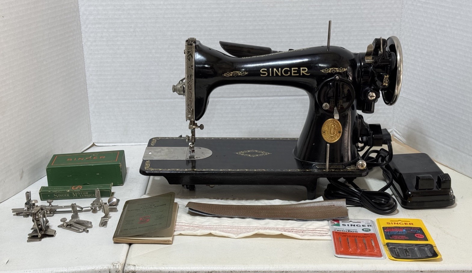 1934 Singer 15-91 Sewing Machine-Includes Feet & Attachments, Manual, SERVICED