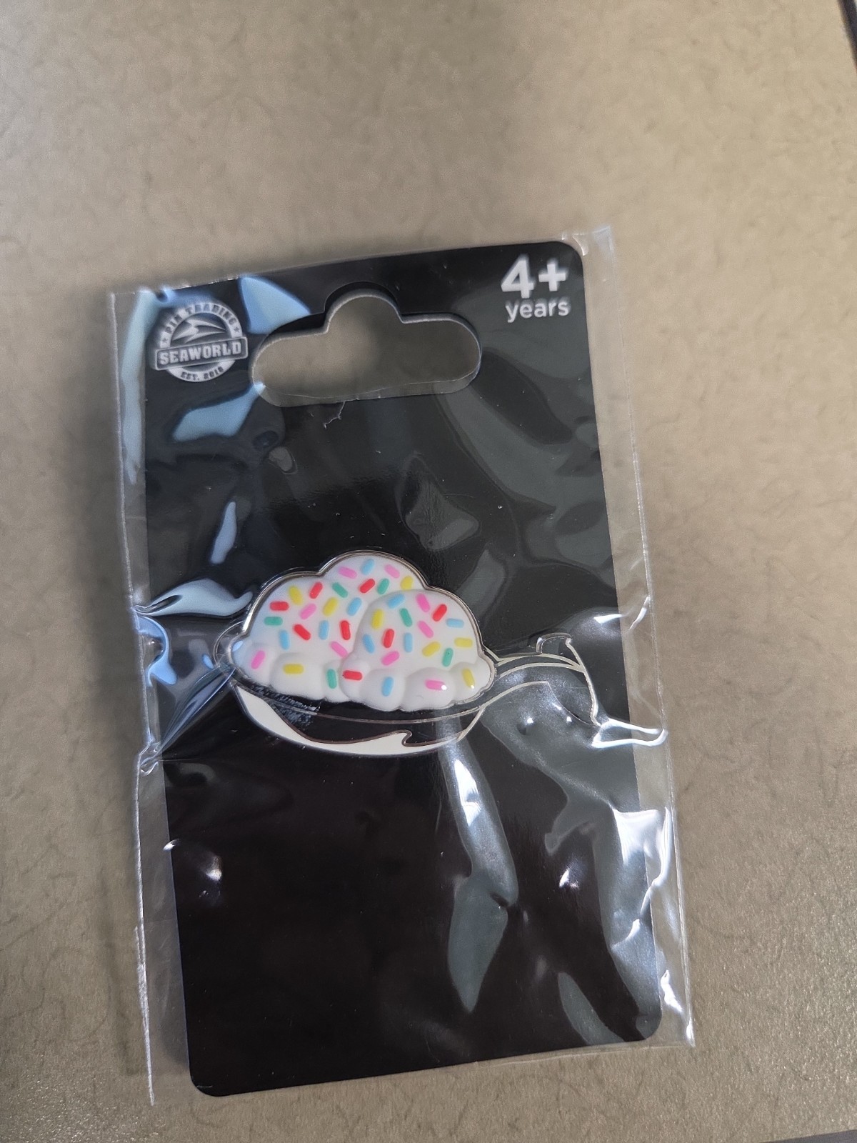 SeaWorld 2018 Pin Trading Orca Shamu Sprinkles Core Enamel Pin