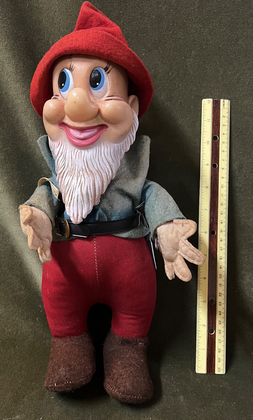 Disney Gund Bashful Dwarf Plush - 15\