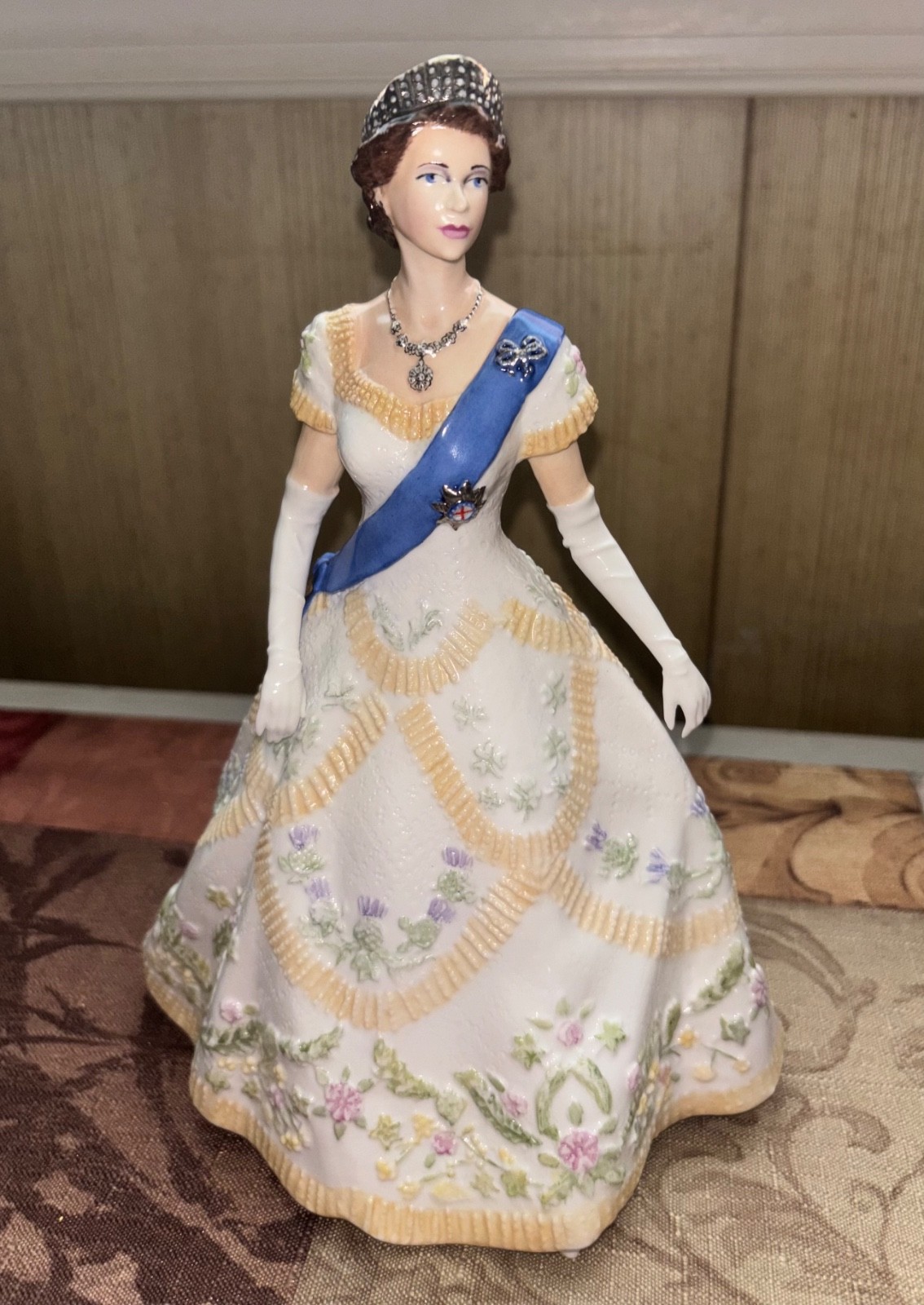 Peter Holland The Diamond Queen Elizabeth Bronte porcelain statue 52/795 Rare