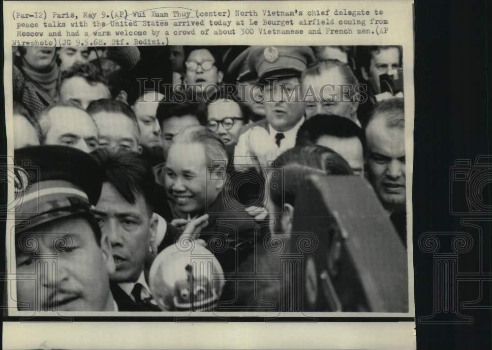 1968 Press Photo North Vietnamese Peace Talks Delegate Xuan Thuy Arrives Paris