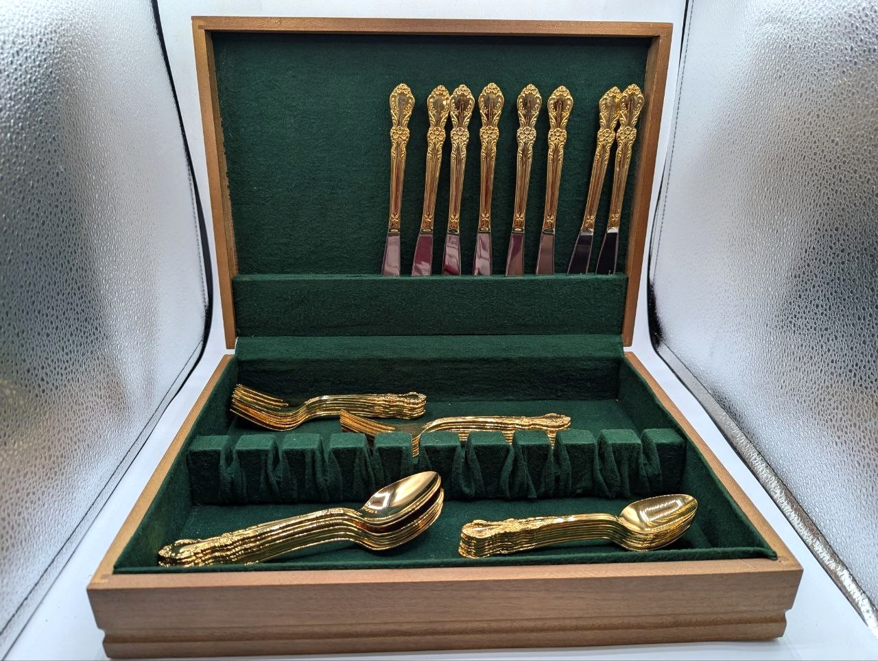 40 PCS Cambridge Tracy Stainless Gold Plated Flatware W Case Repousse Set TM9