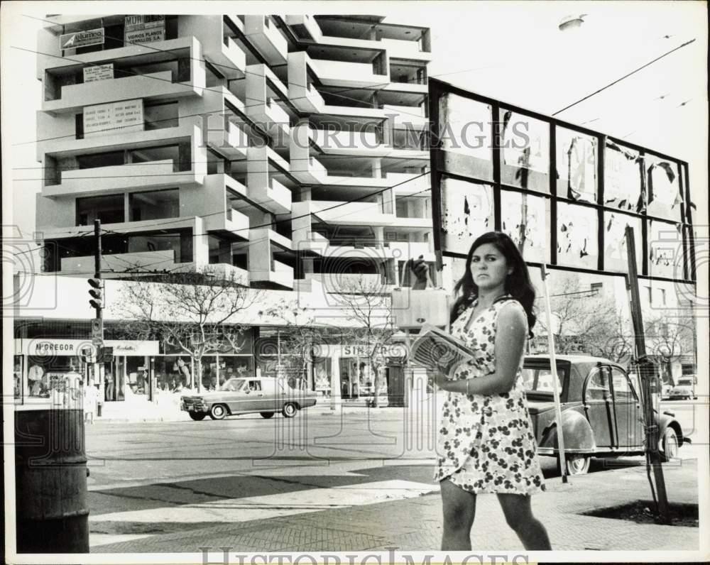 1970 Press Photo Woman walks near modern office building in Santiago, Chile