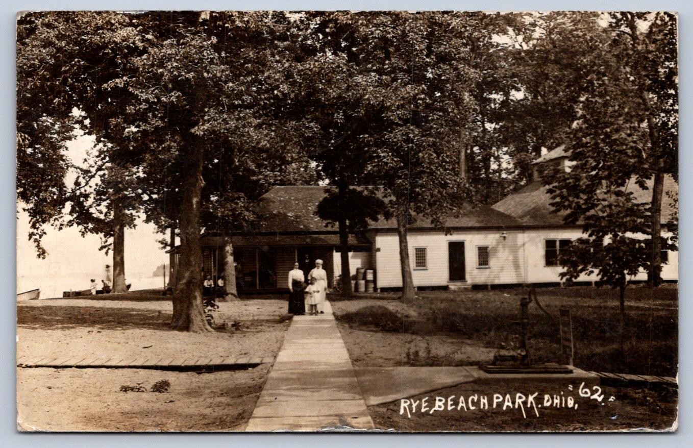 K67/ Rye Beach Park Ohio RPPC Postcard c1910 Lake Erie Pavilion People 100