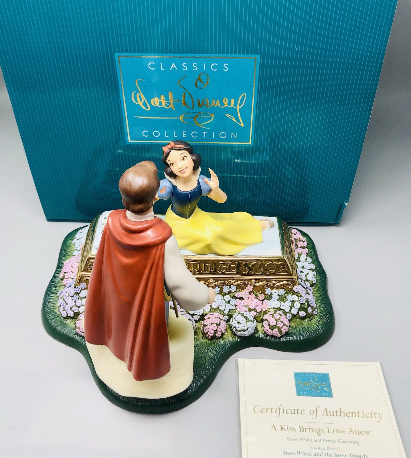 WDCC A Kiss Brings Love Anew Snow White & Prince Charming w/Box & COA