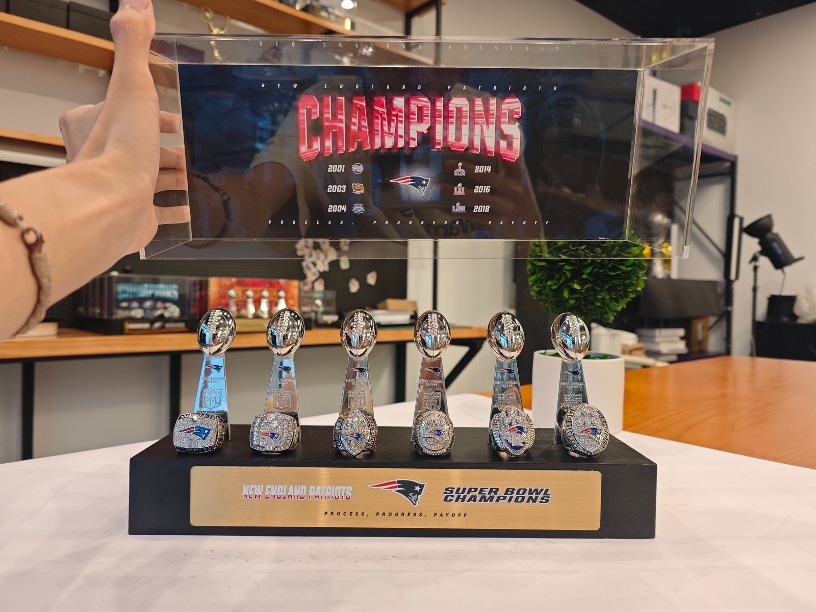 New England Patriots Super Bowl Rings Display Case Trophy Collection