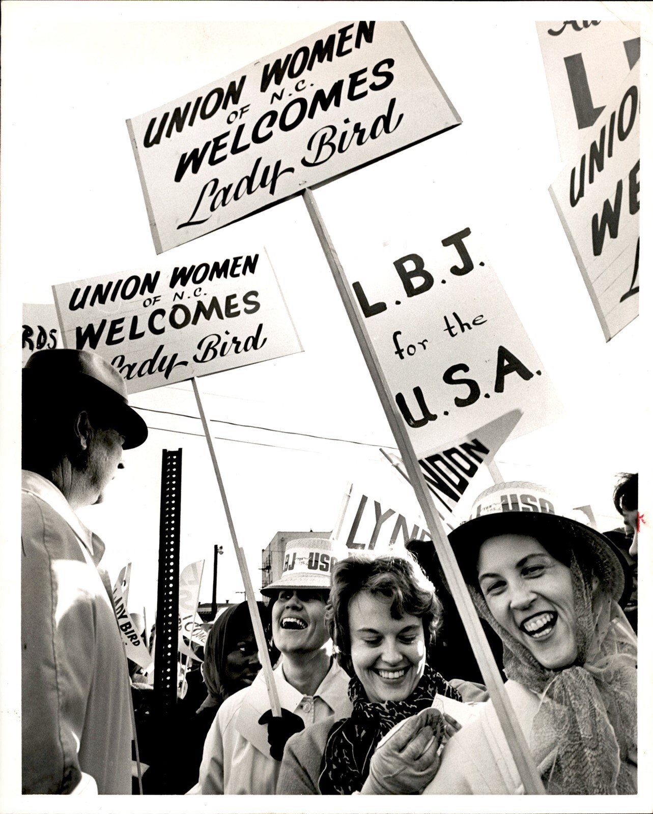 LG62 1964 Original M. Mauney Photo UNION WOMEN OF N.C. WELCOME LADY BIRD JOHNSON