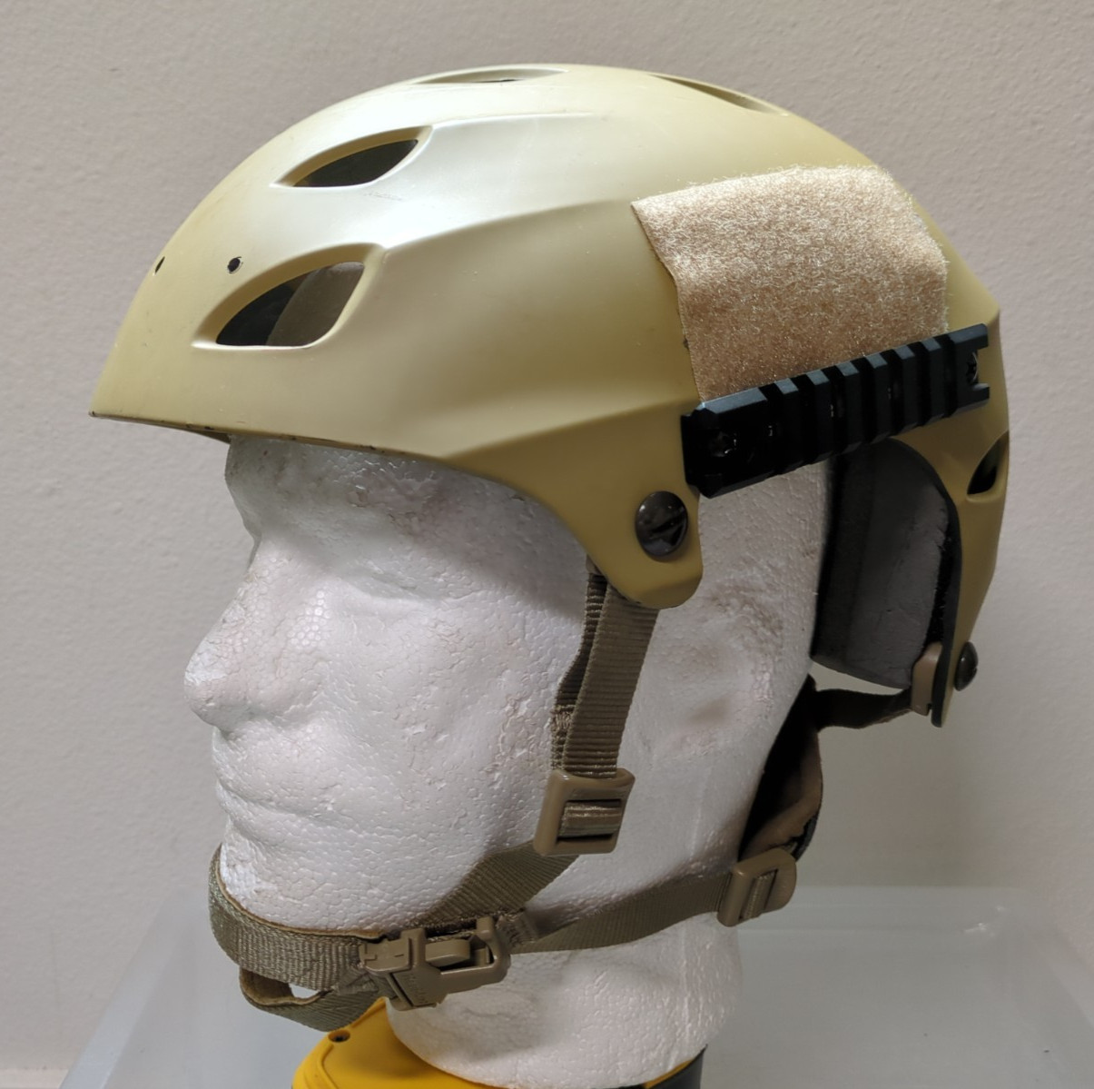 Rare PT A-Alpha Bump Helmet Tan Size LARGE w/ Ops Core Chinstrap - Bravo