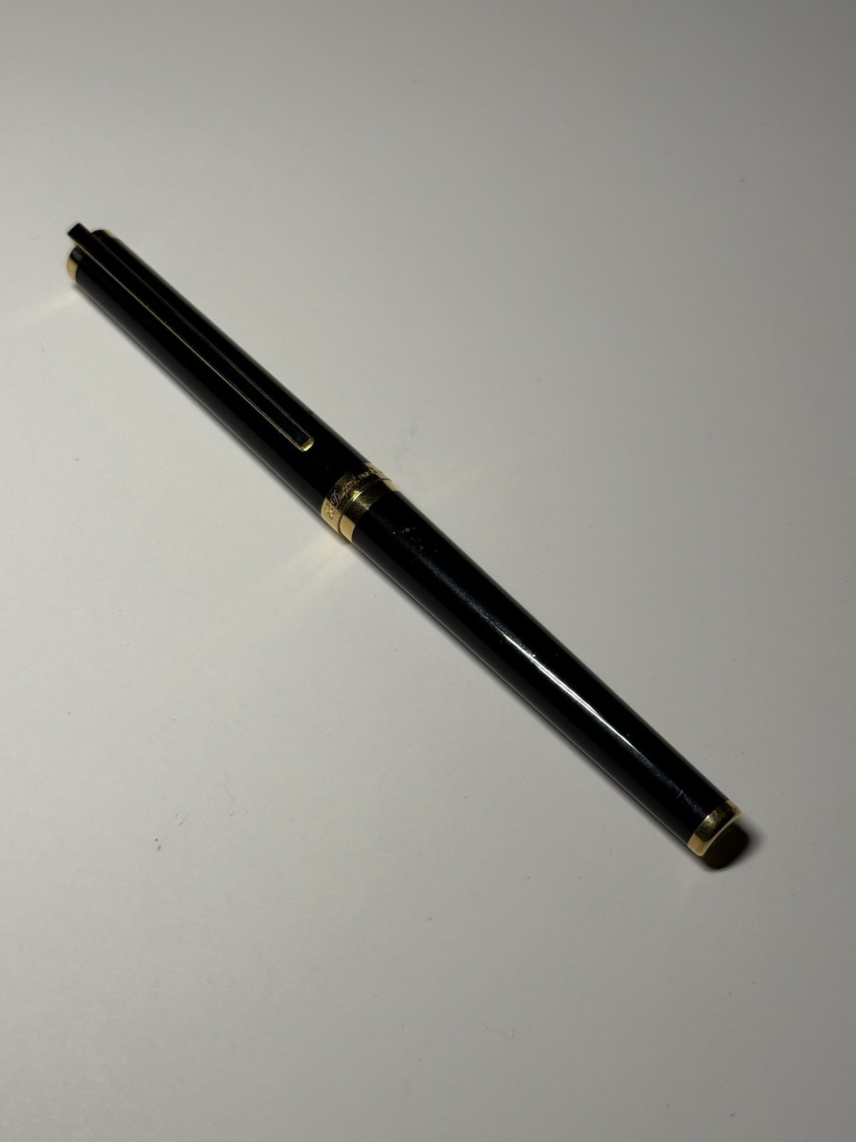 Vintage S. T. Dupont, Laque De Chine, Paris, 18k Nib Black & Gold Fountain Pen