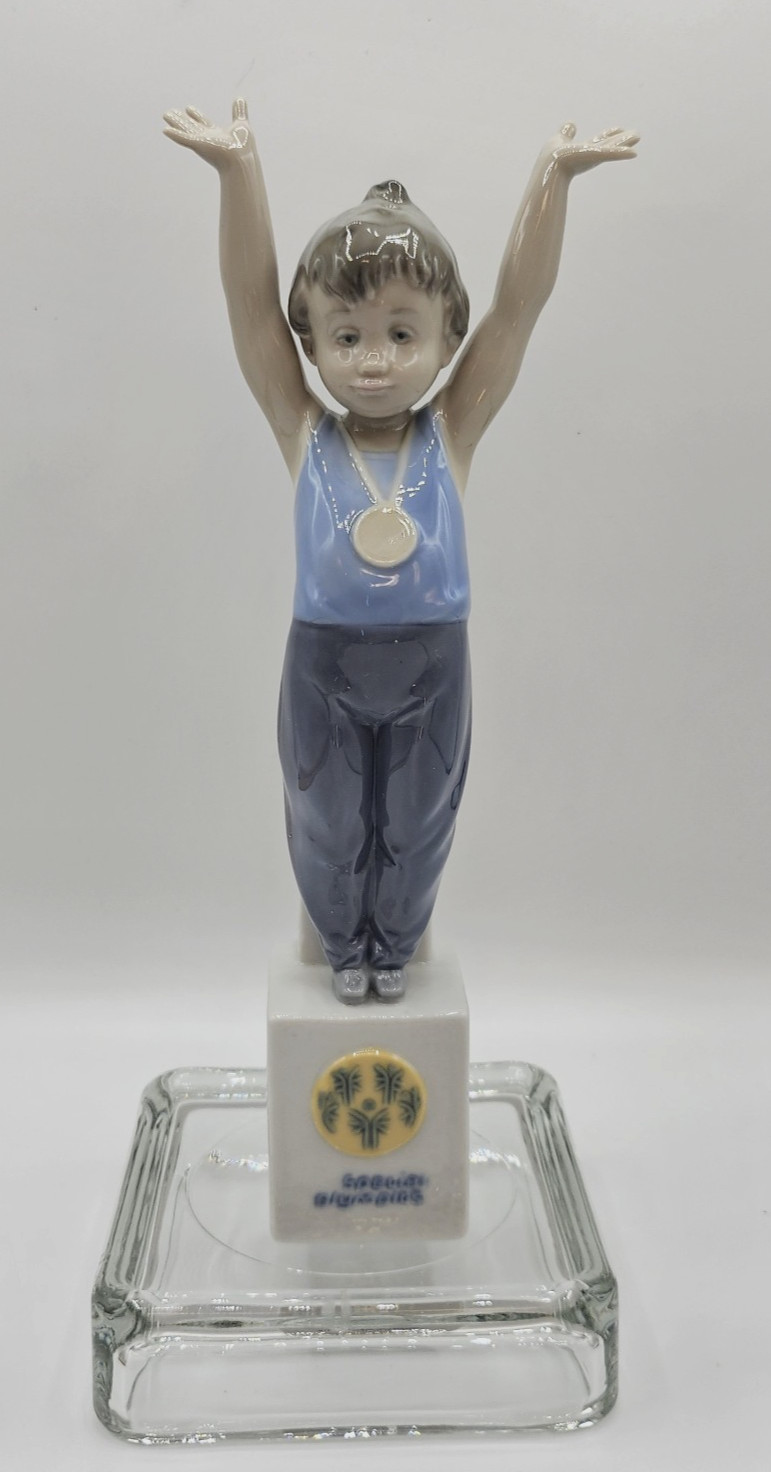 Lladro 7514 Olympic Champion Vintage 1992-1996 Retired Piece Porcelain Figurine