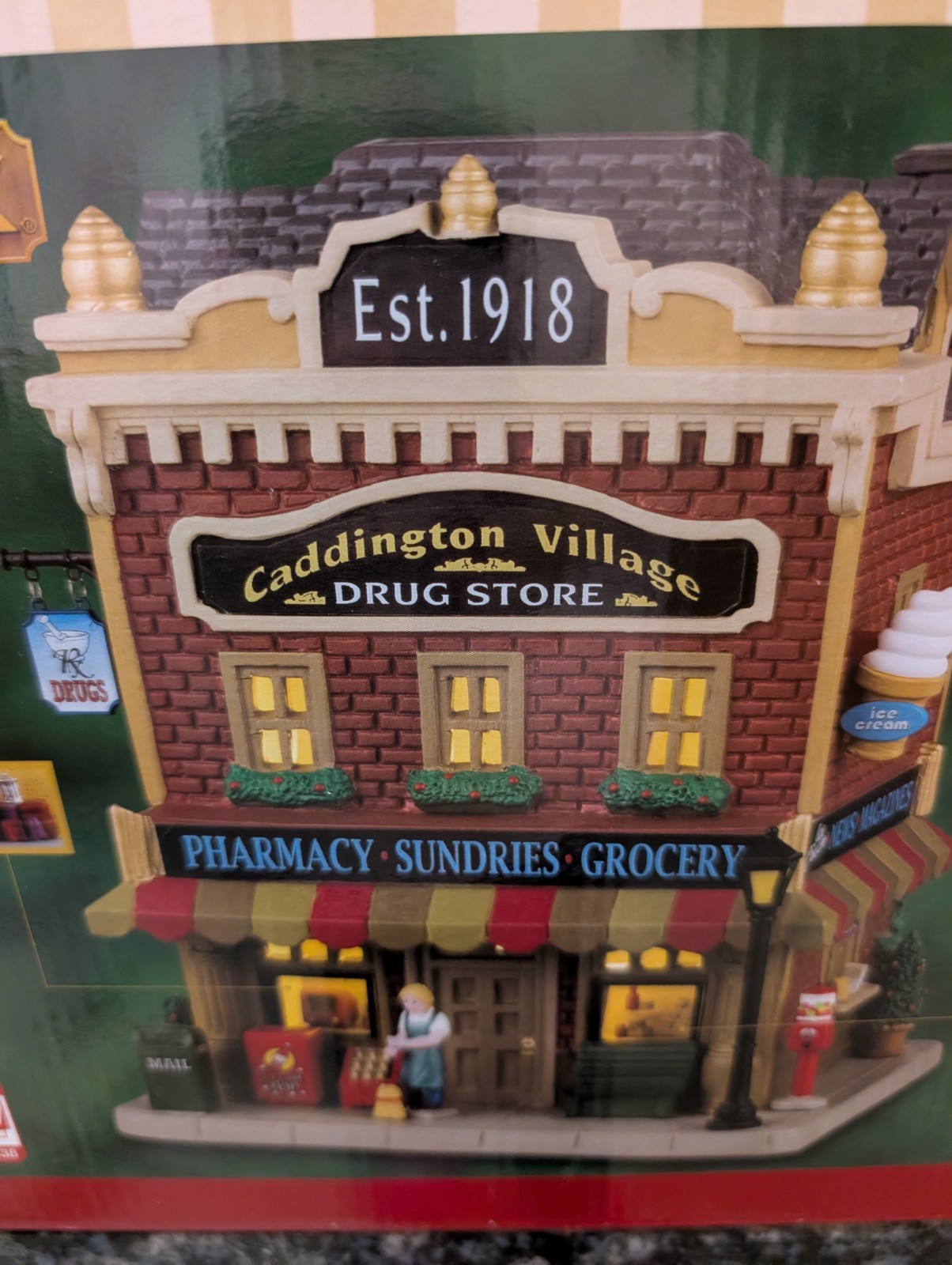 Lemax Caddington Village Drug Store Lighted Building #45272 EUC. 