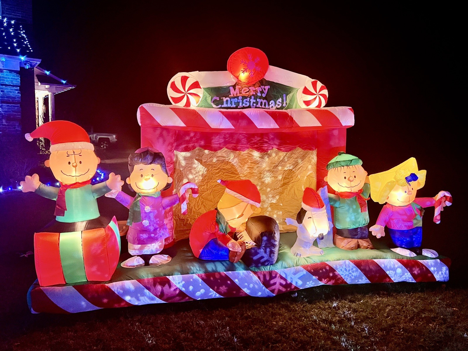 Gemmy 11.5ft Long Peanuts Scene Christmas Inflatable