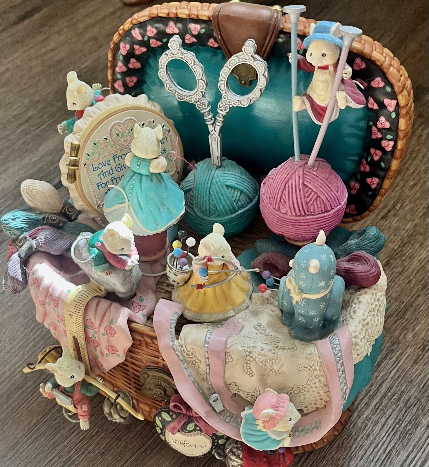 Vtg Enesco Knittin\' Pretty Music Box Sewing Mice Basket Complete FOR REPAIR 10”
