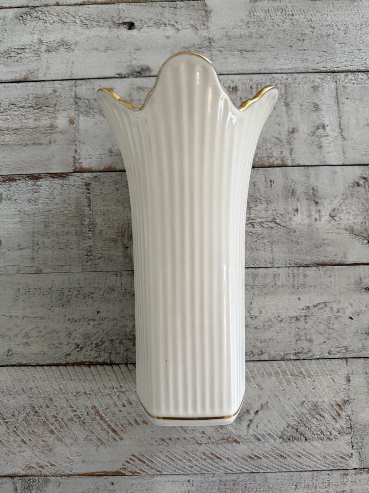LENOX  MERIDIAN VASE Ribbed with Flared Top Gold Trim Top Bottom Rim