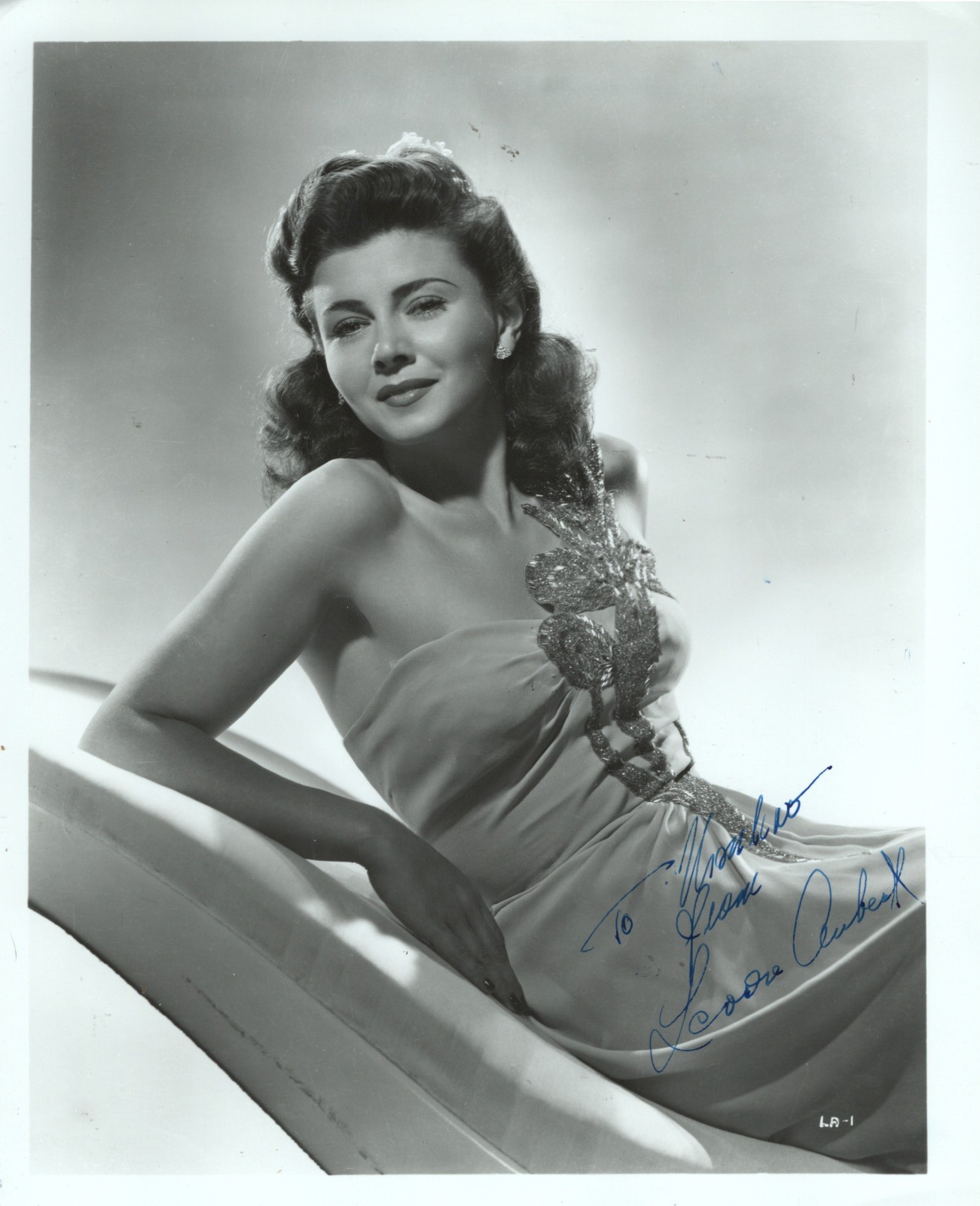 SLOVENIAN-AMERICAN EXOTIC ACTRESS & MODEL LENORE AUBERT, SIGNED VINTAGE PHOTO.