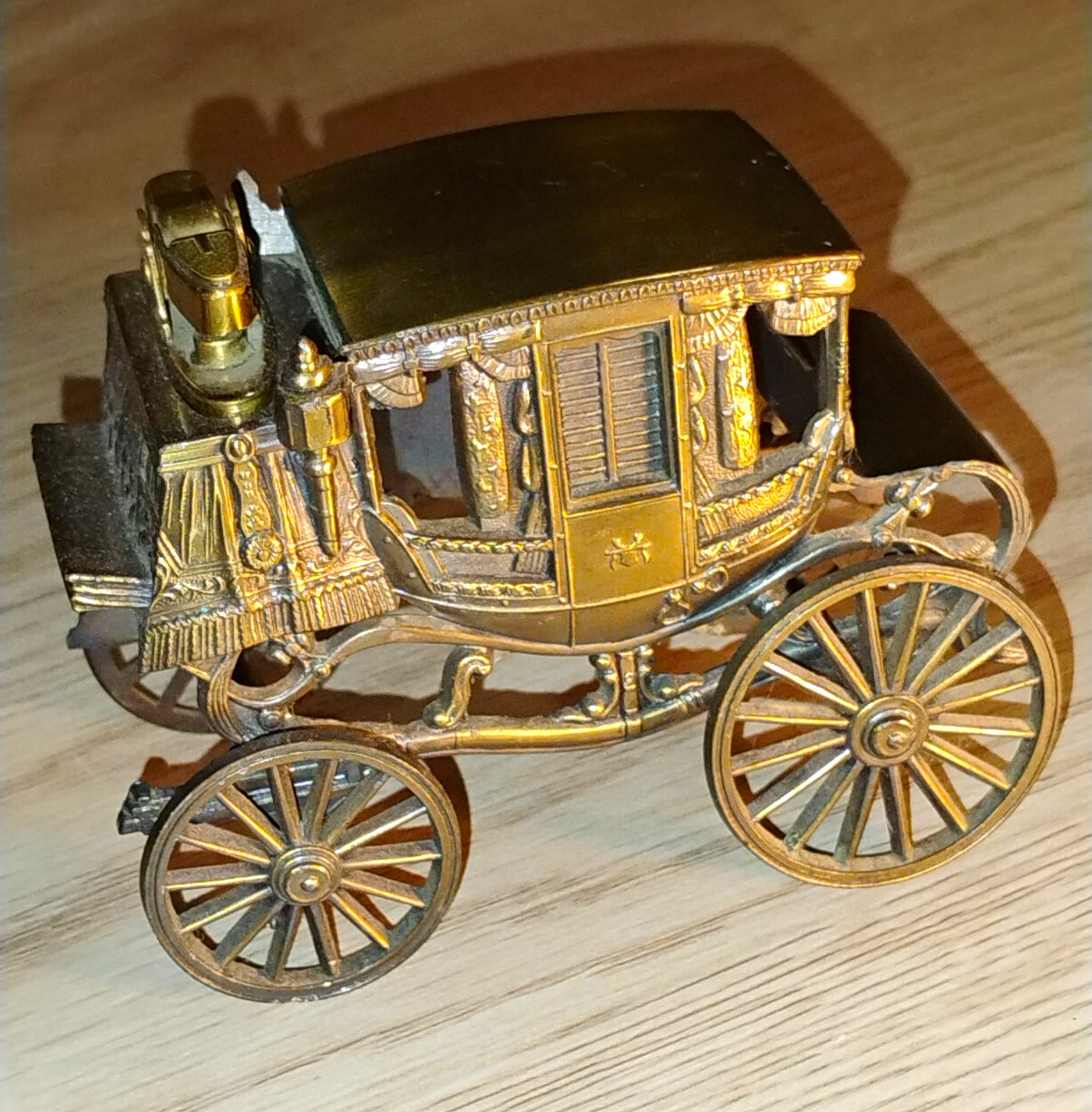 Vintage 1940s-1950s figural table lighter \