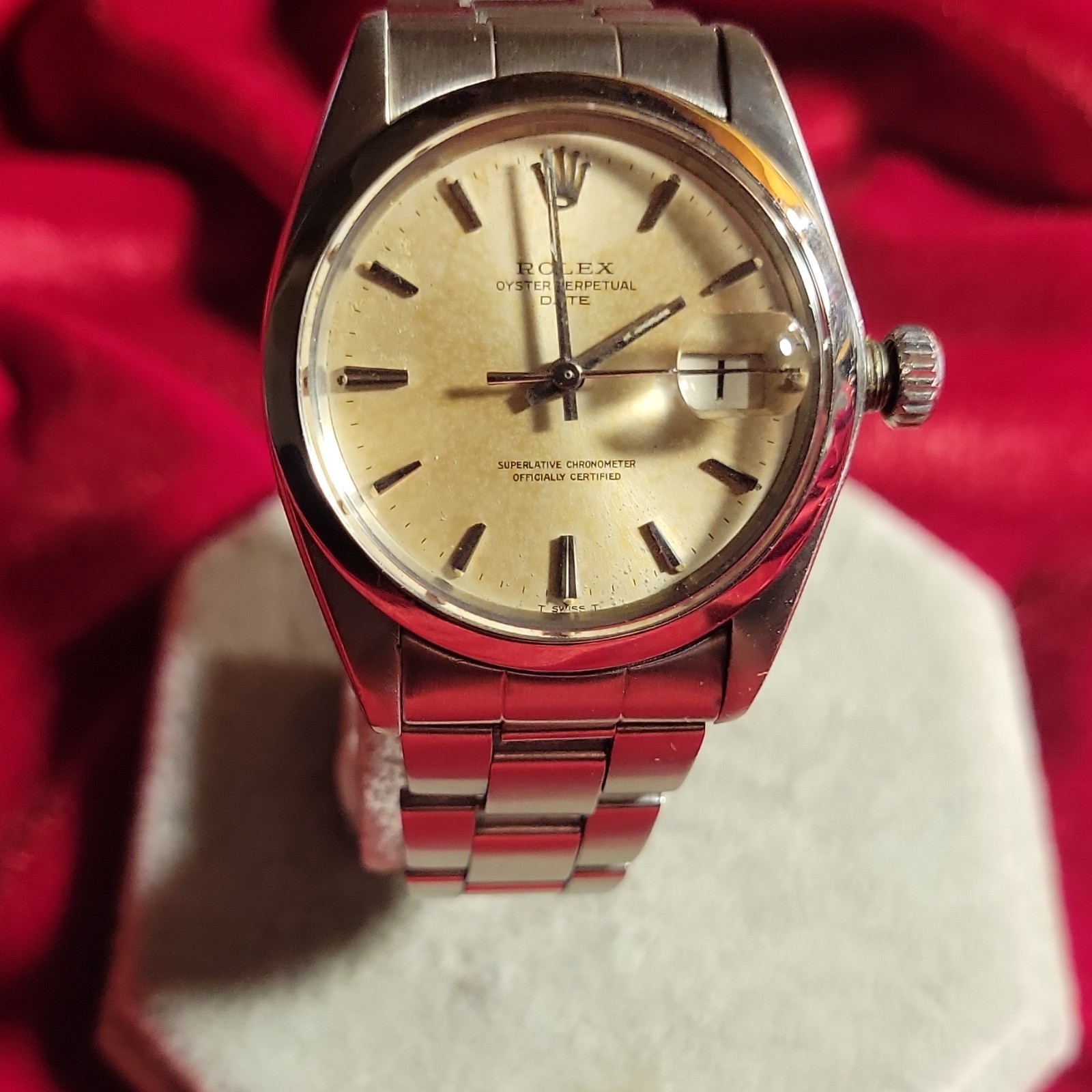 ROLEX DATE 1500 great condition. Wine\'s nicely, clear crystal. Rolex,