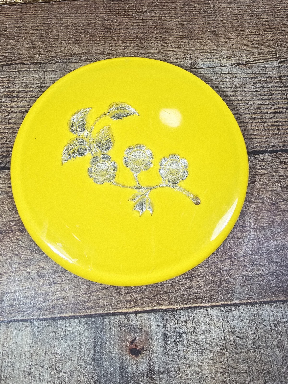 VTG 1970 Wondermold Industries  Resin Crystaline ColleYellow Rose Trivet, 6.5\