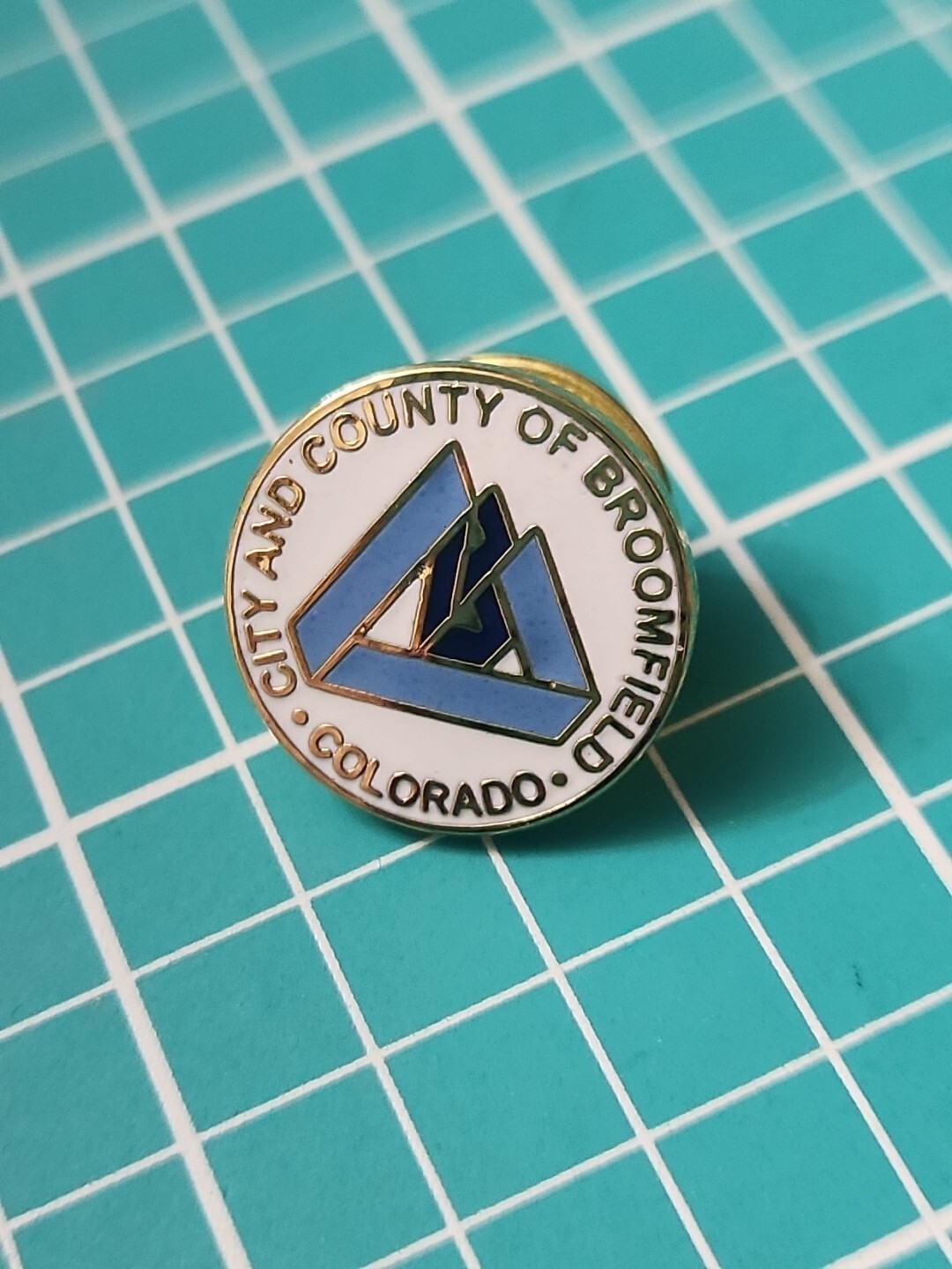 Vtg City And County Of Broomfield Colorado Gold Tone Lapel Pin
