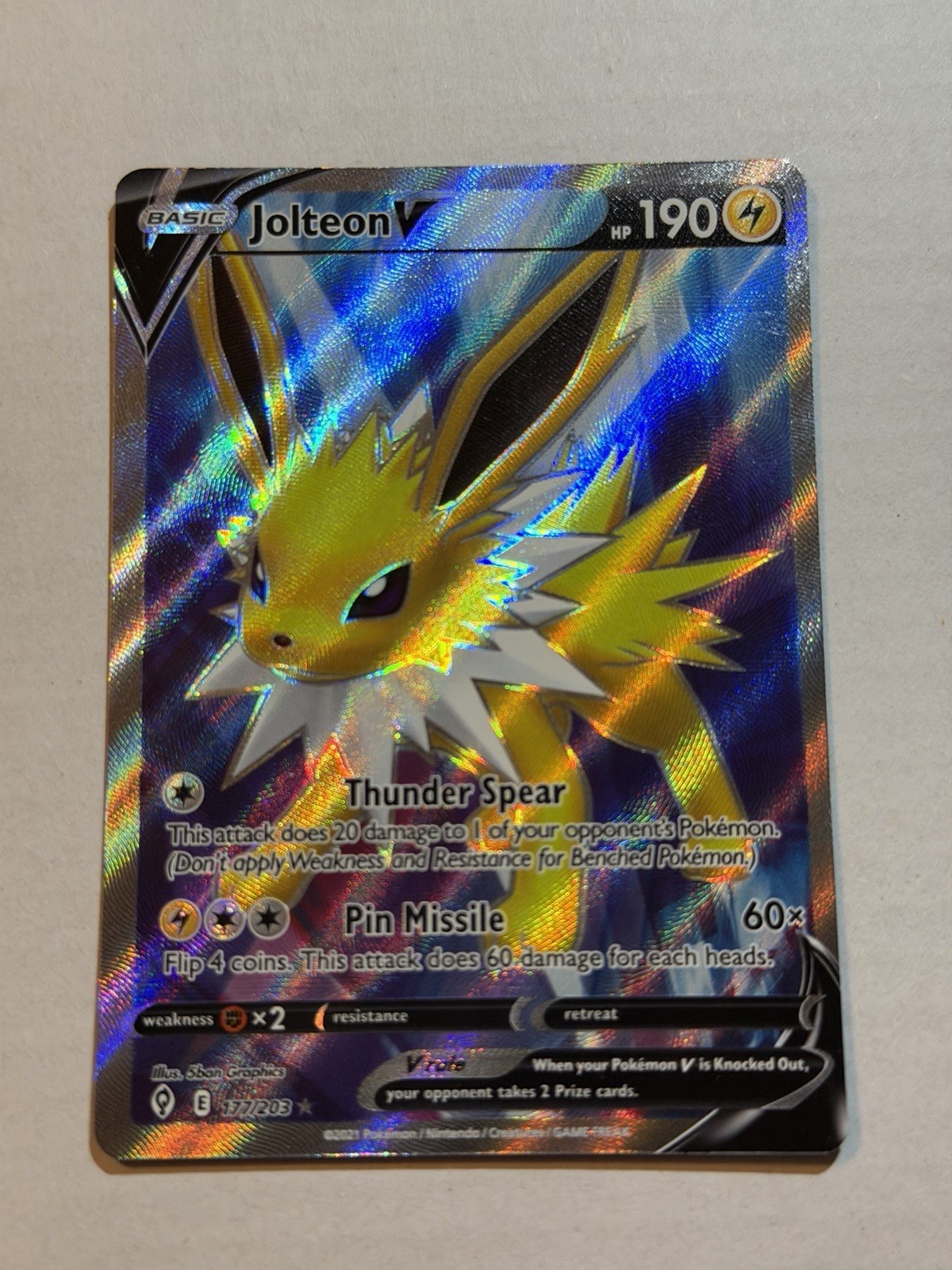 Pokémon TCG Jolteon v Evolving Skies Ultra Rare Card 177/203