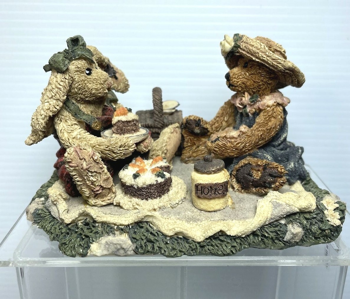 Boyd\'s Bears Bearstone Bailey & Emily...Forever Friends sharing picnic cake