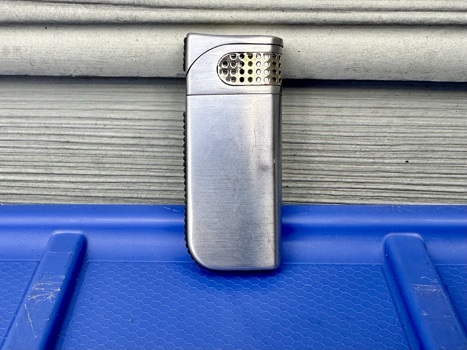 Vintage Silver Tone Gas Butane Pocket Lighter Side Squeeze Igniter Mesh Guard