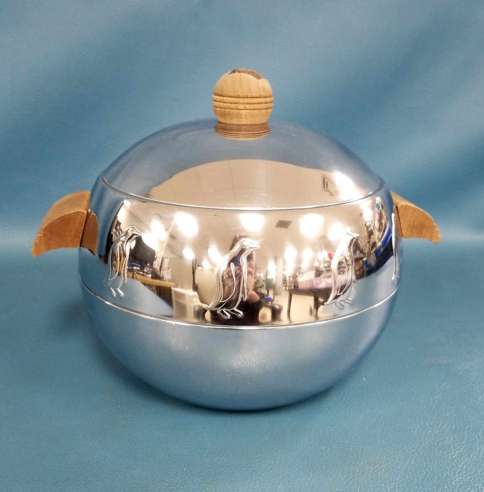 VTG West Bend Penguin Hot/Cold Insulated Chrome Server w/Wood Handles USA