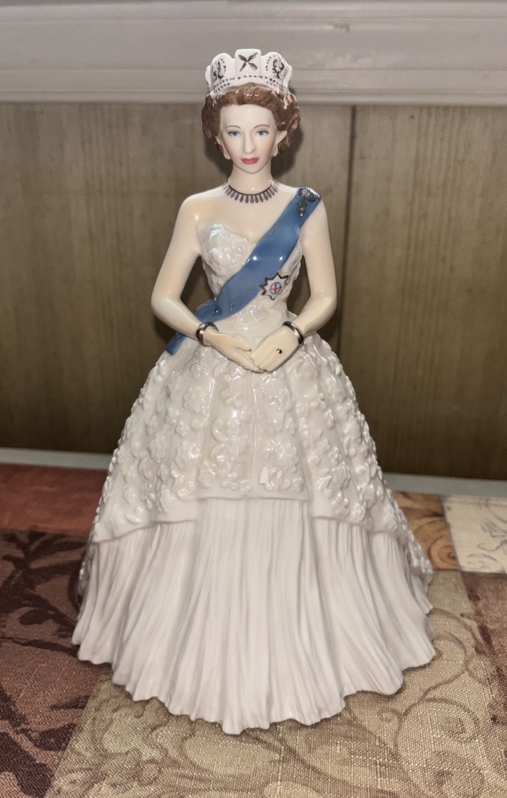 Royal Worcester Her Regal Majesty Queen Elizabeth Statue 311/4950 Martin Evans