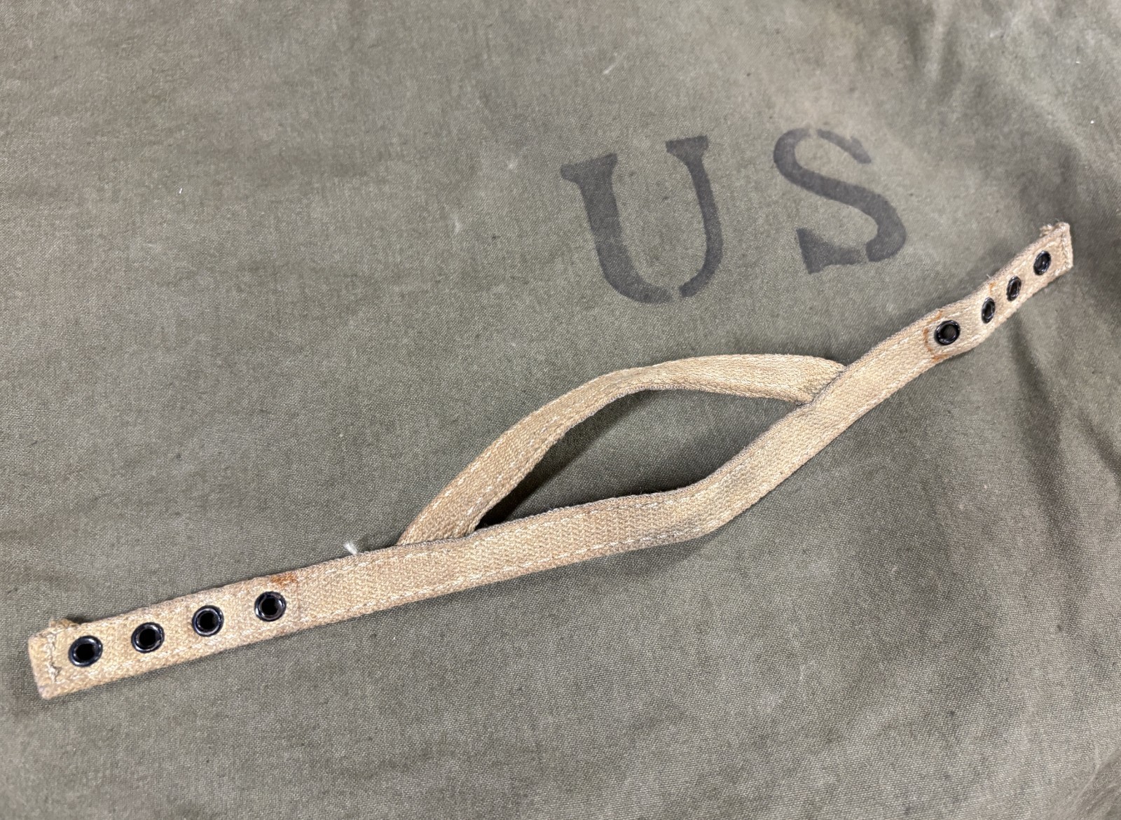 ORIGINAL WWII LATE WAR US ARMY PARATROOPER LINER CHINSTRAP - KHAKI