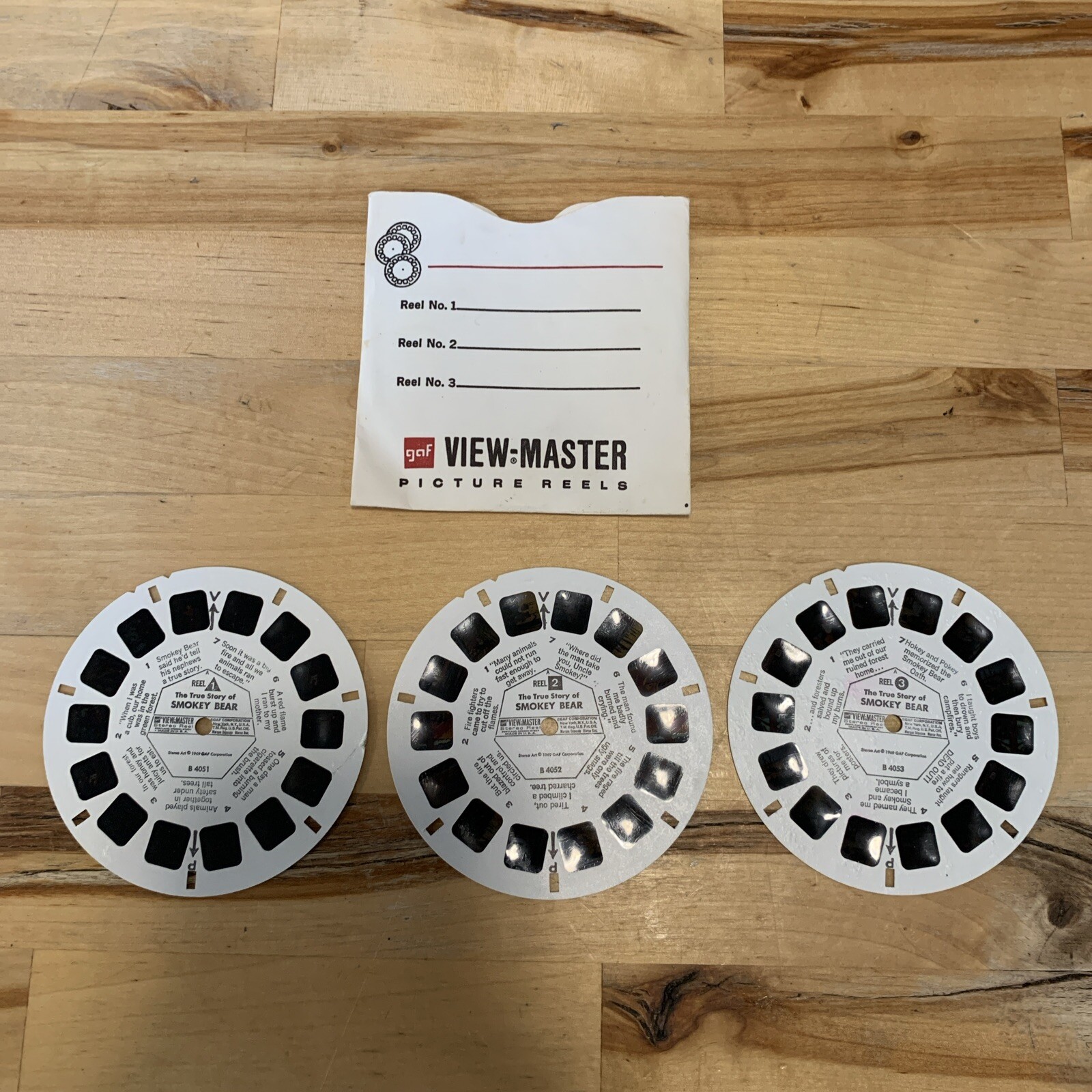 View-Master The True Story of Smokey Bear - 3 reel No packet B405 View-Master The True Story of Smokey Bear - 3 reel No packet B405
