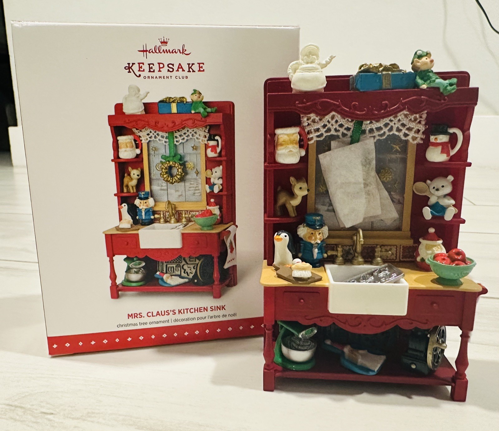 2015 Hallmark Keepsake Ornament Member Exclusive Mrs. Claus’s Kitchen Sink