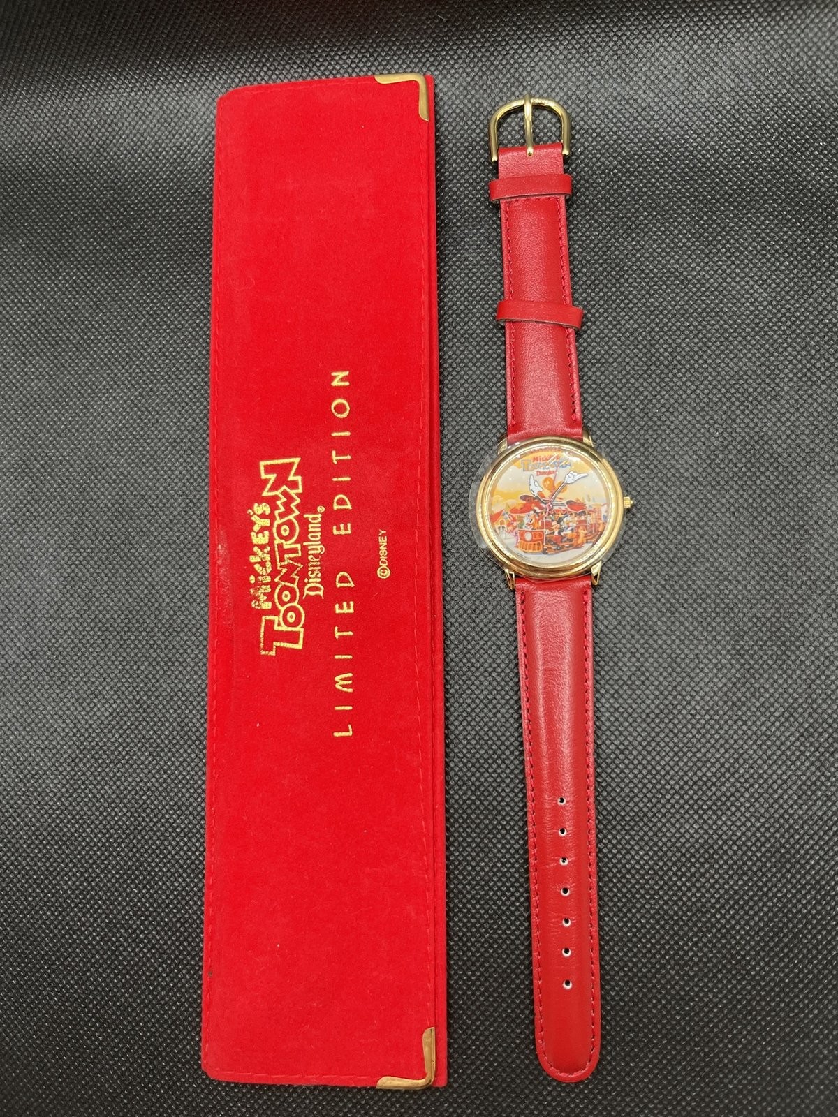 Disneyland Mickeys Toontown Limited Edition Watch Red Band Velvet Pouch