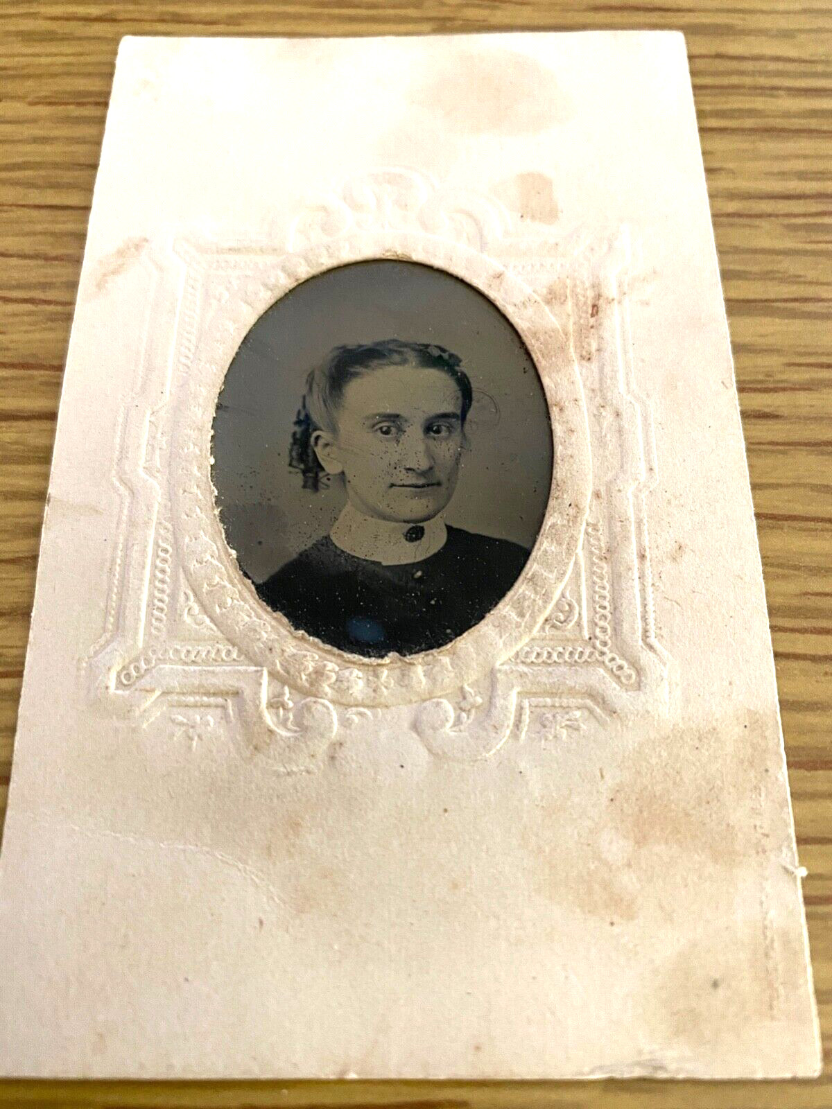 1870s TINTYPE PHOTOGRAPH antique bon-ton metal matted photograph YOUNG WOMAN